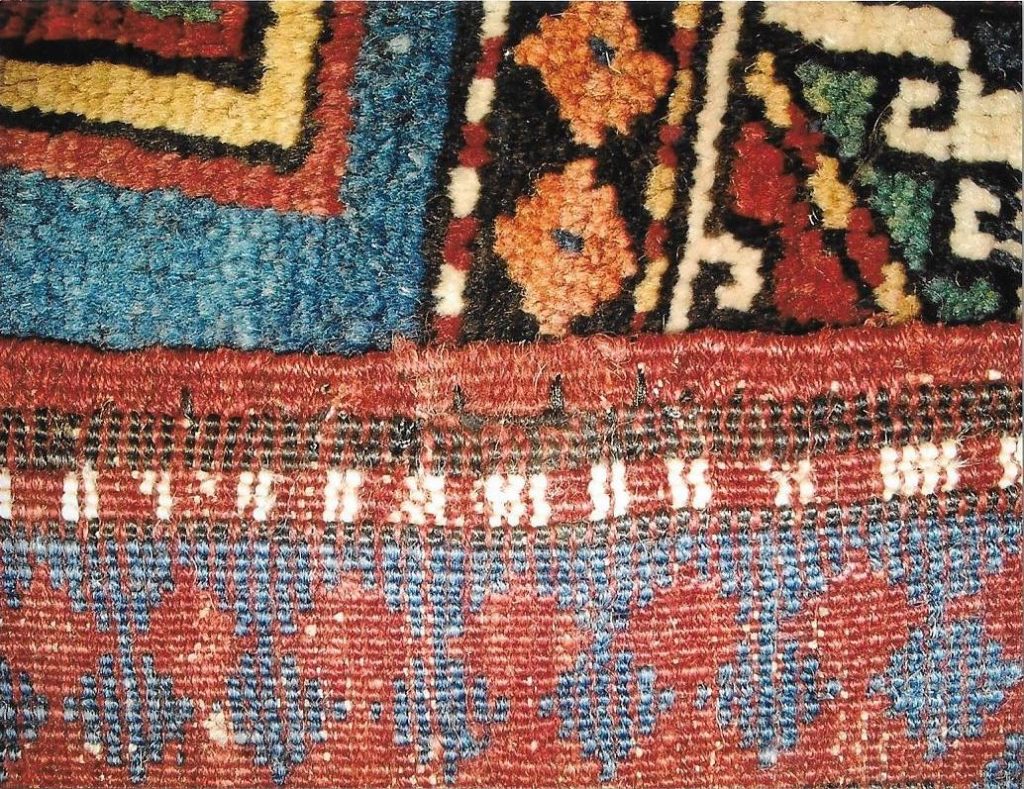Die Ketteln wurden bei diesem Teppich vollkommen erneuert und in seine Ursprungsform gebracht.